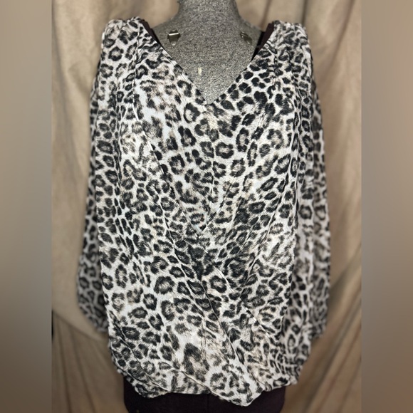 Jennifer Lopez Layered Wrap Leopard Print Top with PeekaBoo Long Sleeves - Med - Picture 1 of 17